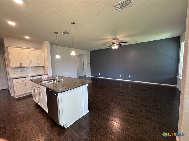 Foto del edificio - 1310 Stonewall Ridge