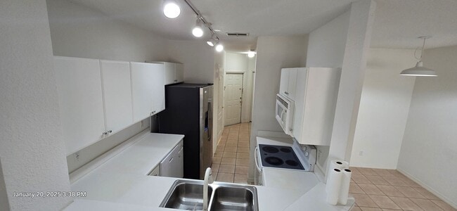 Building Photo - ***ONE FREE MONTH OF RENT Beautiful Clean ...