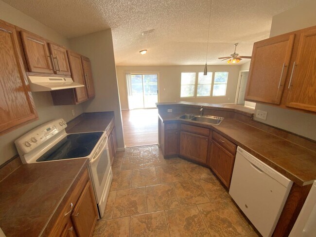 Foto del edificio - 572 Prosperity Lake Dr