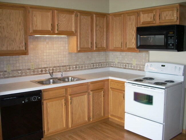 Building Photo - 615 Burton Ln