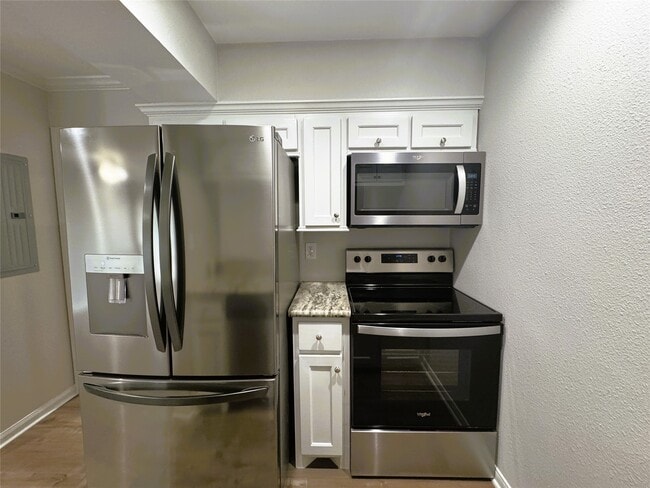 Building Photo - 5333 Richmond Ave