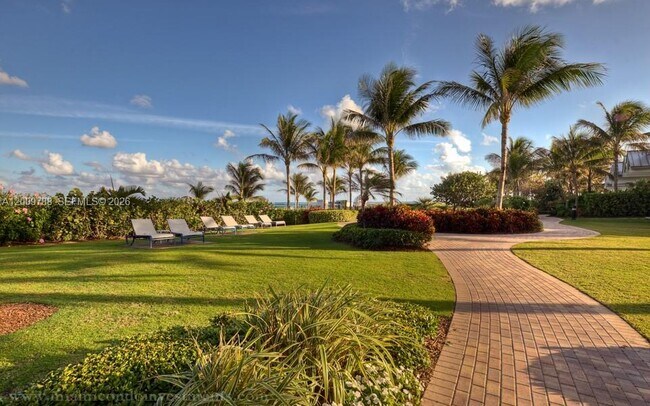 Foto del edificio - 50 South Pointe Dr