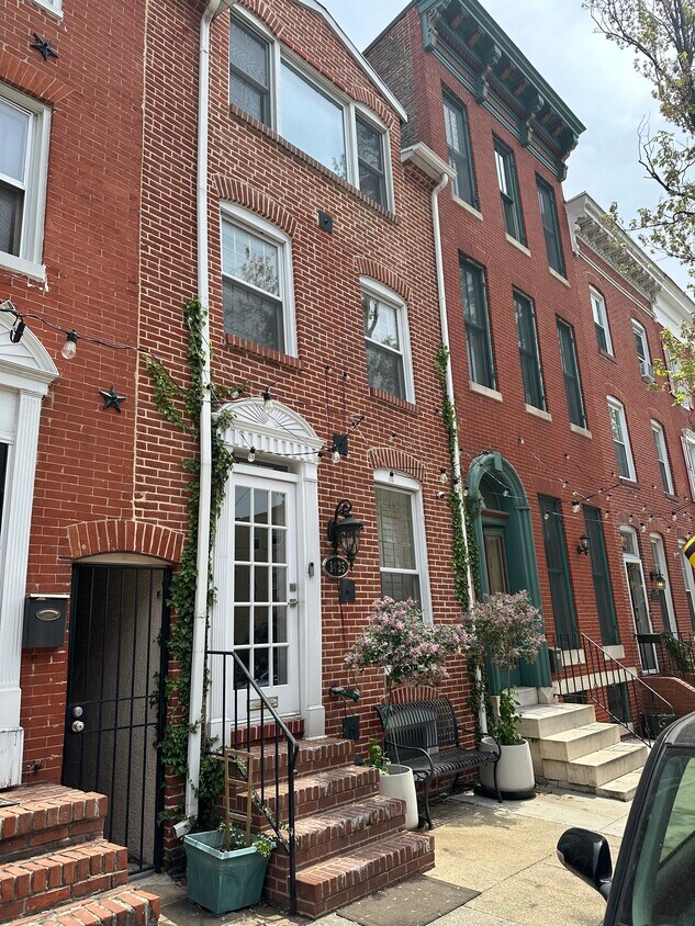 Primary Photo - 1425 William St