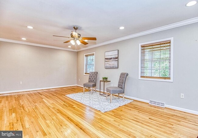 Building Photo - 402 Holloway Ct NE