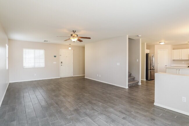 Foto del edificio - 12731 W Larkspur Rd