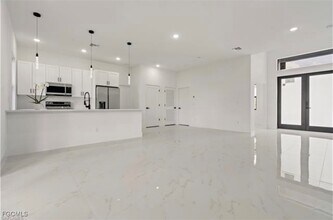 Building Photo - 467 Paddock St