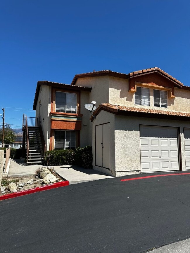 Building Photo - 3bd/2ba Condo - Mentone, CA