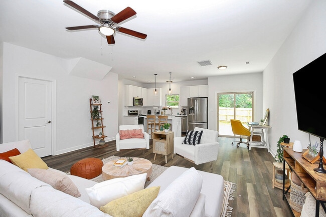 Building Photo - Room in House on Hunters Crossing Ln