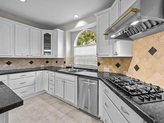 Foto del edificio - 2421 Kittyhawk Dr