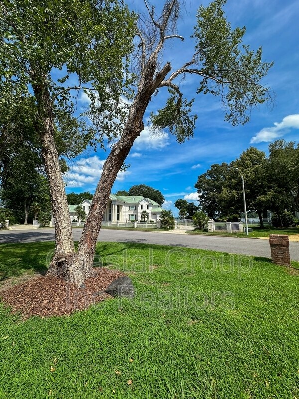 Foto del edificio - 1661 Spring House Trail