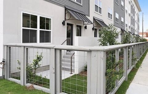 Building Photo - Condo with parking and pool
