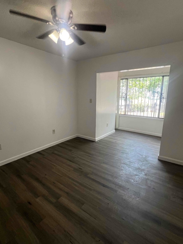 Building Photo - 402 Skyview Dr