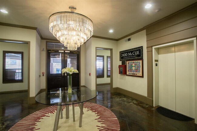 Foto del edificio - 2400 McCue Rd