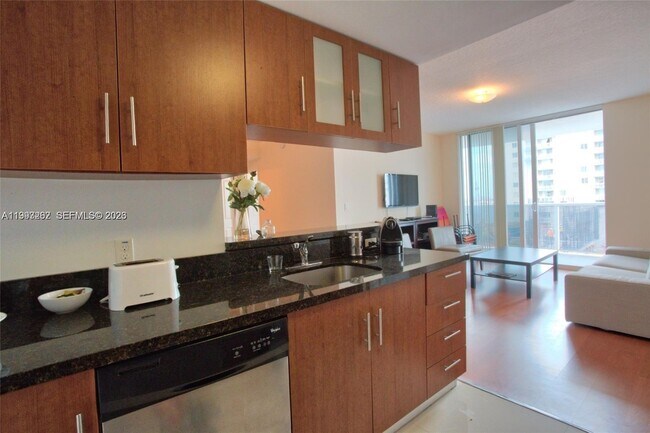 Foto del edificio - 601 NE 23rd St