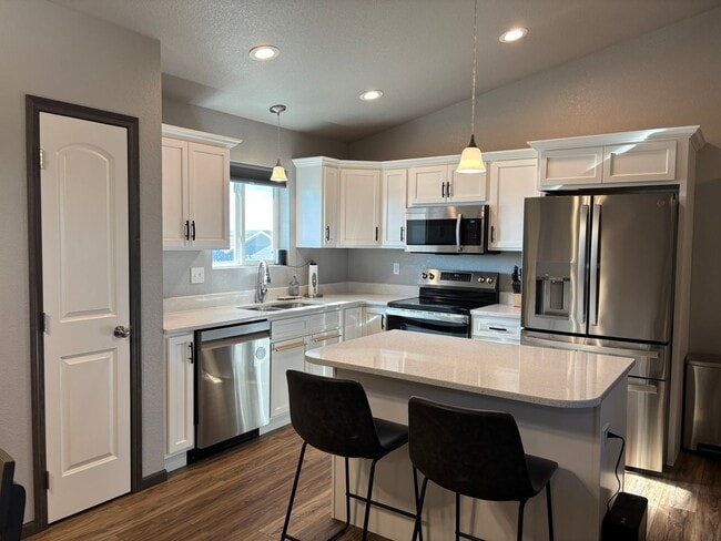 Foto del edificio - 4 BED | 3 BATH | SPLIT-FOYER | BOX ELDER