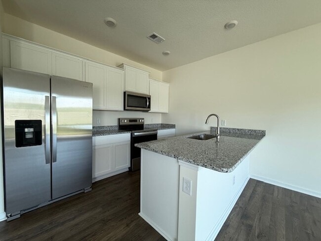Building Photo - ?Brand New Townhome – Stylish, Modern & Cl...