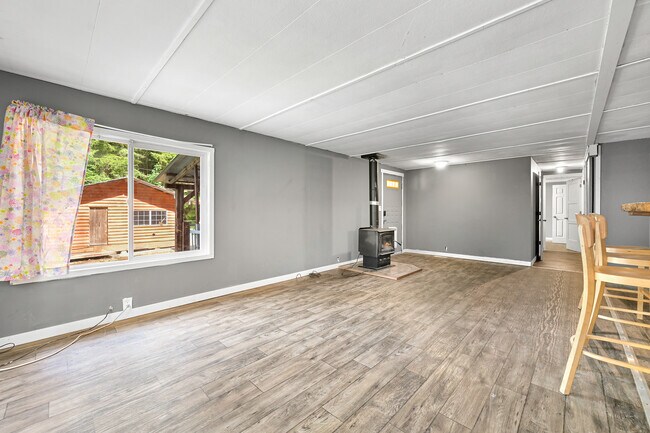 Foto del edificio - 8283 Golden Valley Blvd