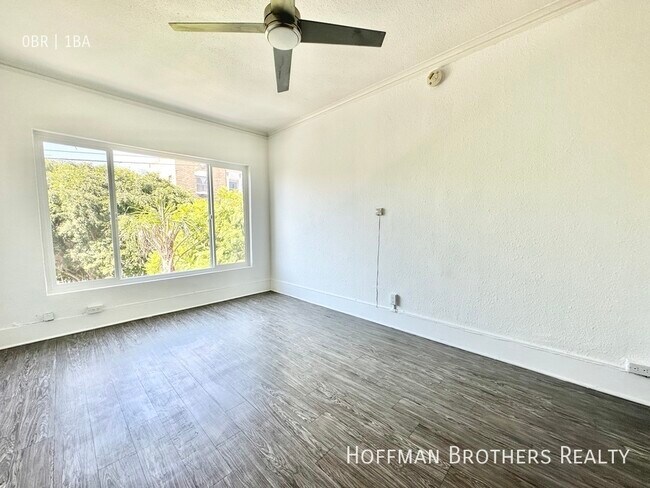 Building Photo - 1454 W 3rd St