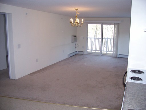 Building Photo - 7 Greenleaf Dr