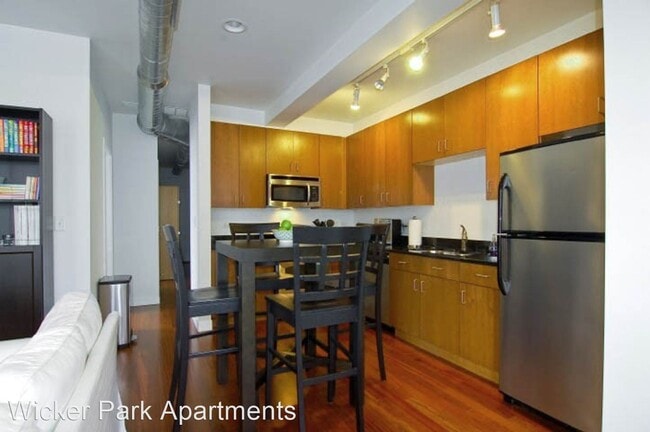 Building Photo - 1116 N Wood St
