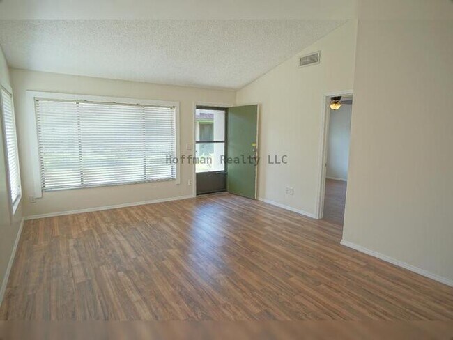 Building Photo - 2-Bed, 2-Bath Condo in Meadowood Community Temple Terrace