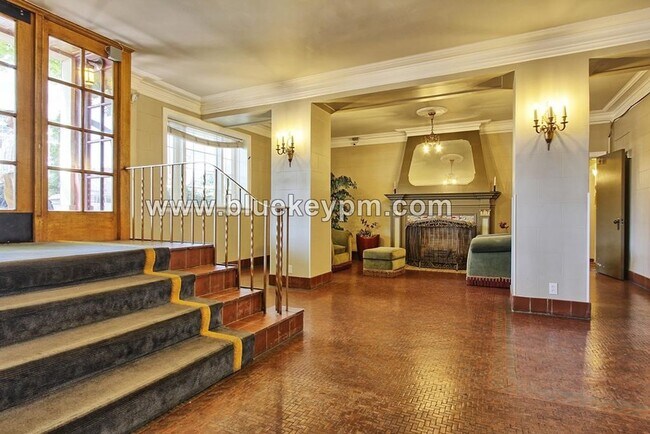 Foto del edificio - Pearl District Studio Condo in Historic Empress Hotel