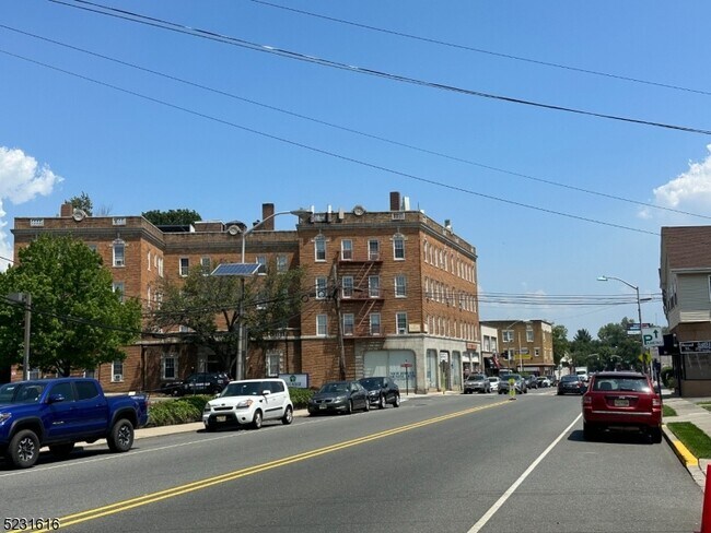 Building Photo - 336 Broad St