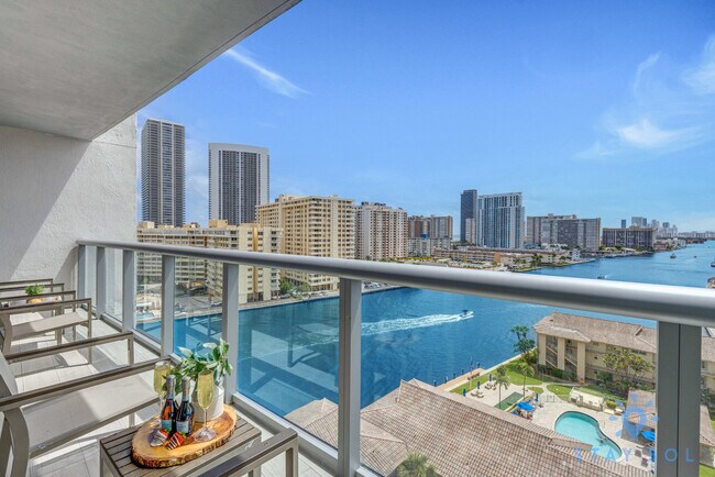 Building Photo - 2602 E Hallandale Beach Blvd