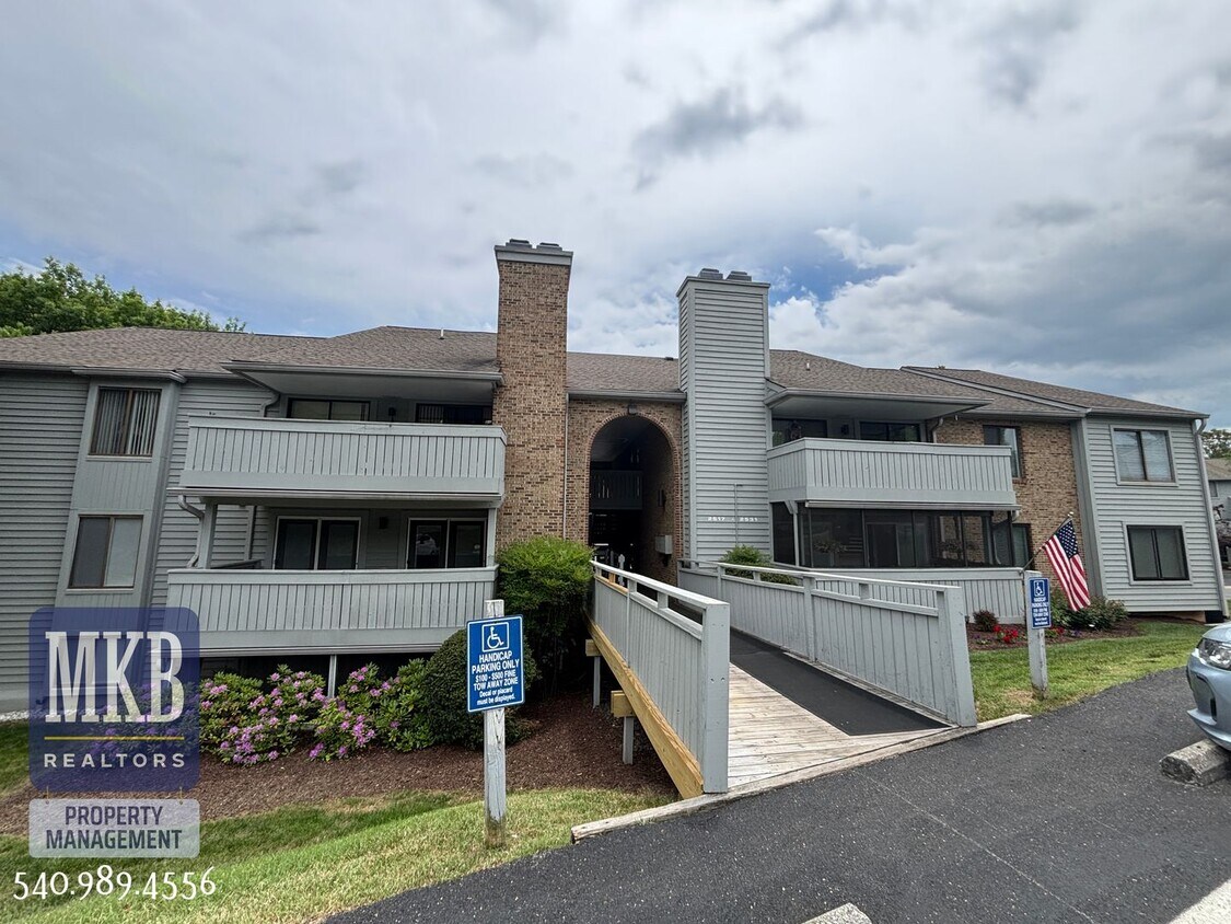 Foto principal - 2527 Gate House Lane - Ridgewood Farms