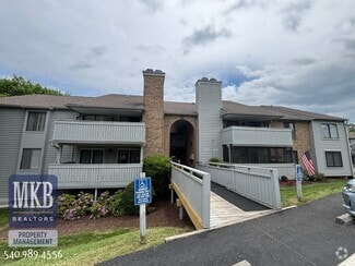 Building Photo - 2527 Gatehouse Ln