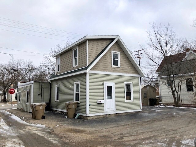 Primary Photo - 2645 Milwaukee St