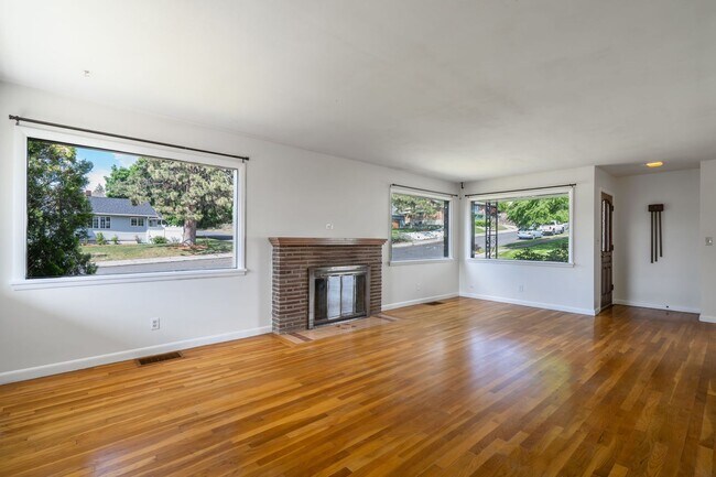 Foto del edificio - Gorgeous Audubon Park Home with Detached G...