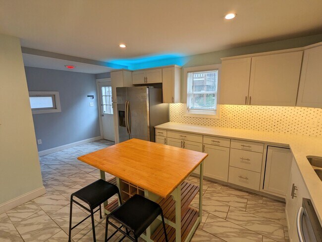 Foto del edificio - Spacious 3 bedroom 2.5 Bathroom Single Family Home (Mt Washington)
