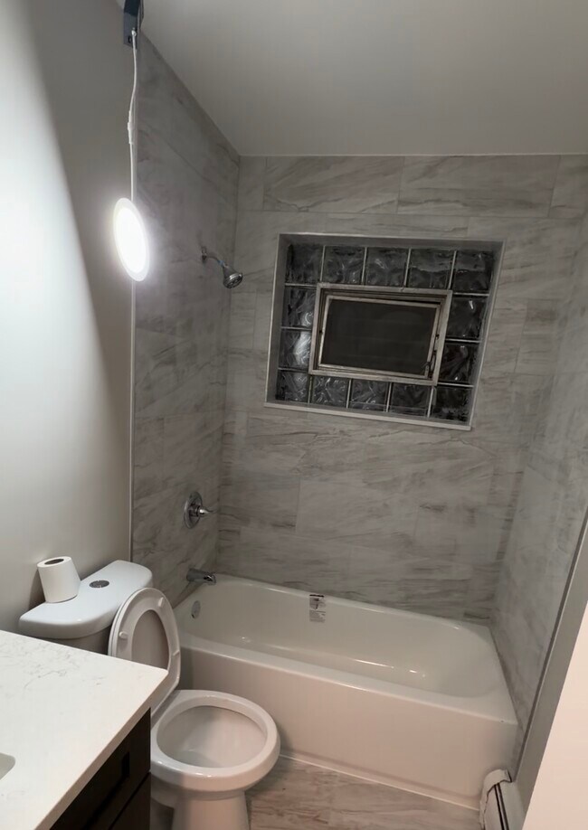 Foto del edificio - 4738 W 101st St