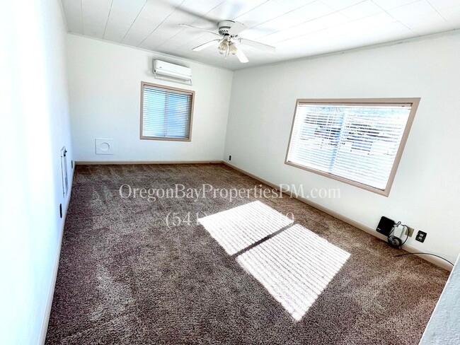 Foto del edificio - 3bdrm/2ba Pet Friendly Home - E 2nd St, Co...