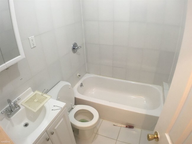 Foto del edificio - 2543 82nd St