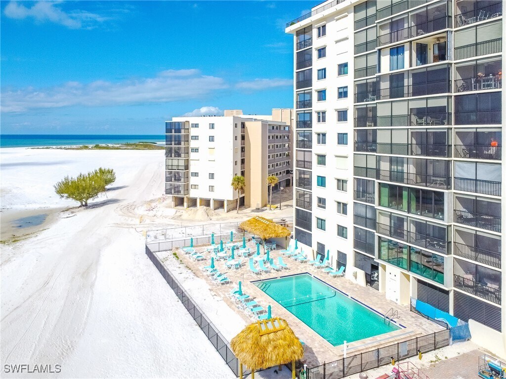 Foto principal - 8400 Estero Blvd