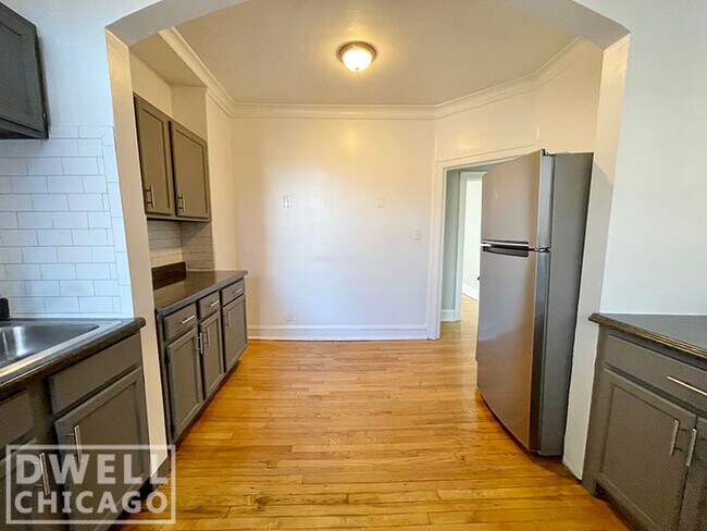 Foto del edificio - 2335 W Addison St