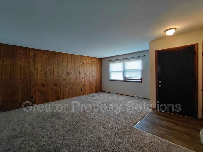 Building Photo - 1663 Robin Ln