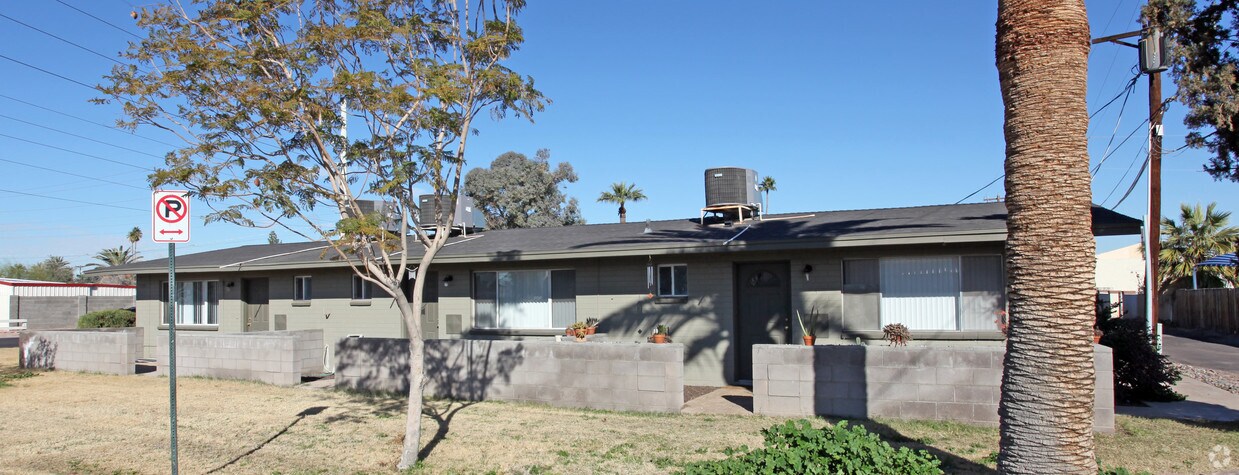 Building Photo - 7102 E Oak St