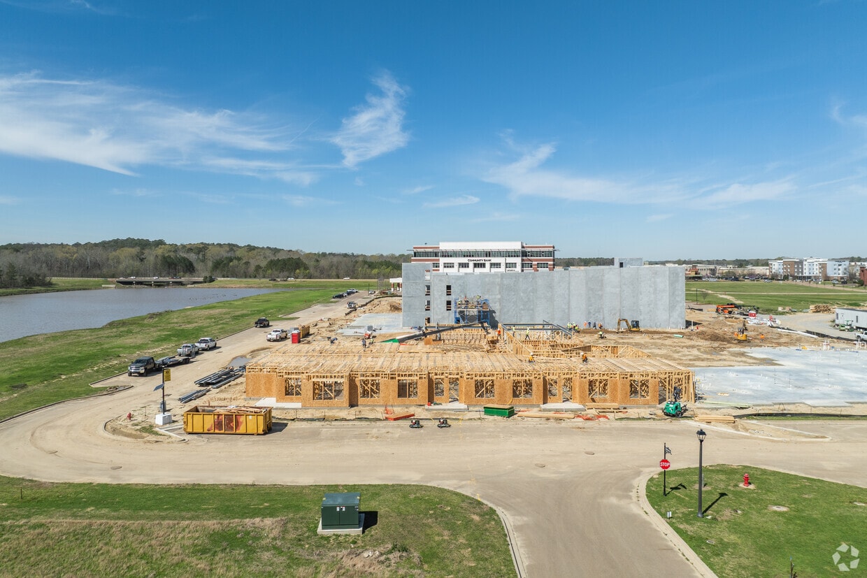 Building Photo - THE HEIGHTS AT WATERPOINTE