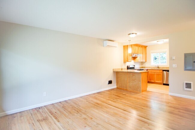 Photo - Updated Vintage 2Bed Courtyard Flat w/ AC & DW by Mt. Tabor! Apartment