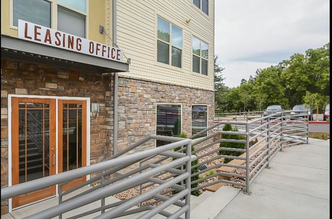 Building Photo - Lookout on Cragmor | Student Housing