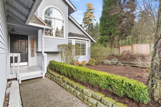 Building Photo - Beautiful 3 Bedroom Home in Bridle Trails