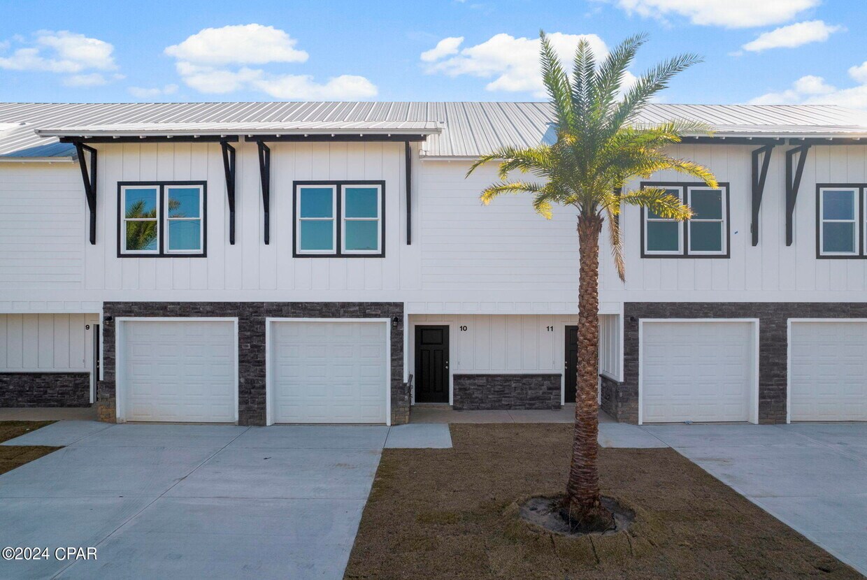 Primary Photo - 7061 Patronis Dr