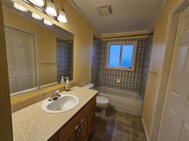 Building Photo - 9002 Ashwell Rd