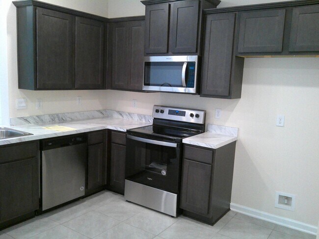 Foto del edificio - BRAND NEW Town Home in the NEW community o...