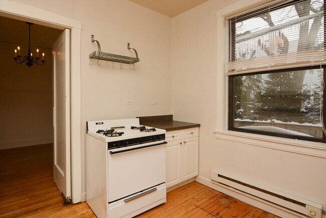 Building Photo - 1317.5 Oak Ave