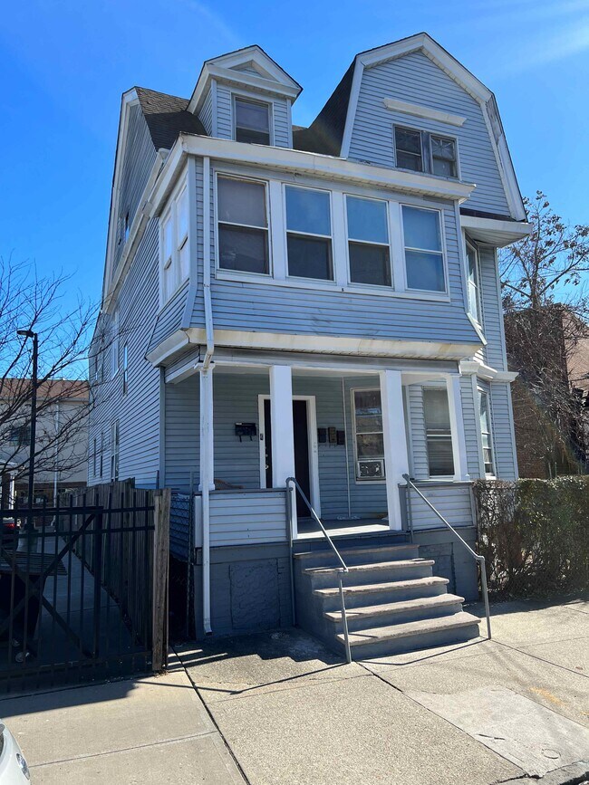 3 family curb appeal - 4 Palm St