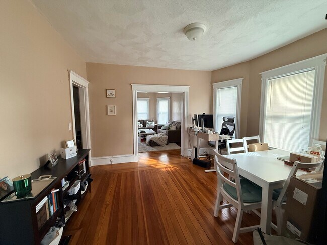 Building Photo - 42 Gibbens St